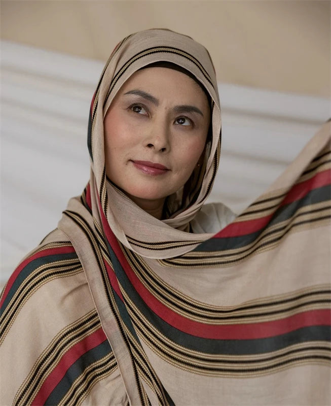 Watercolor Print Hijab – Soft Bohemian Floral Shawl Scarf