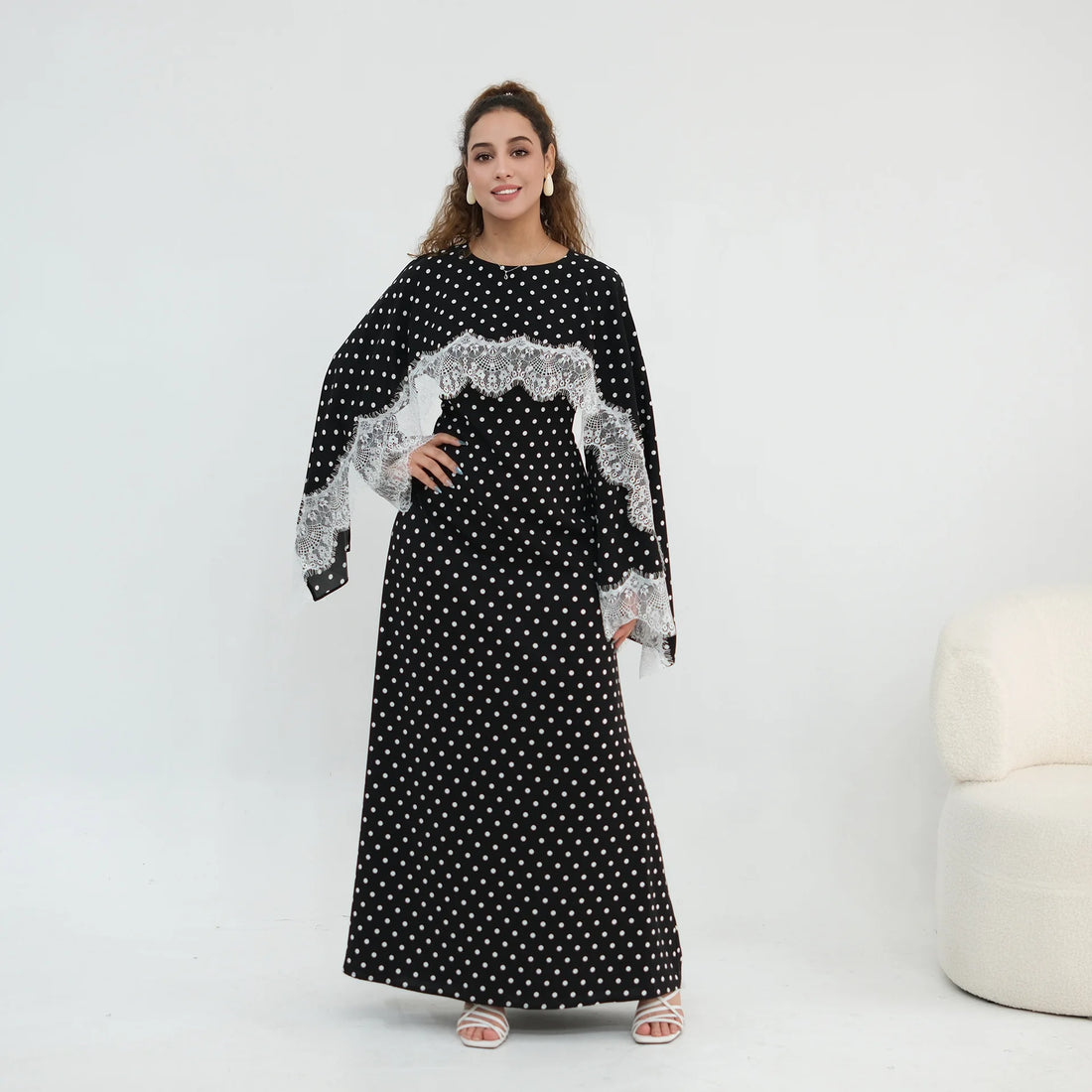 Luxury Lace Edge Abaya with Shoulder Patchwork & Waist-Cinching Design