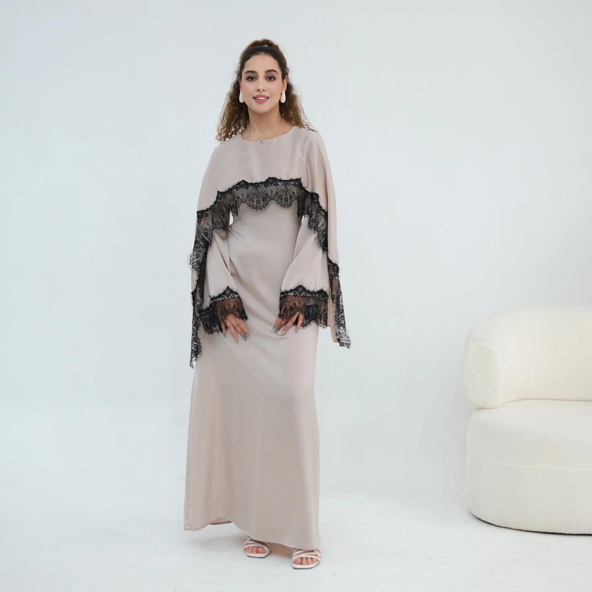 Luxury Lace Edge Abaya with Shoulder Patchwork & Waist-Cinching Design